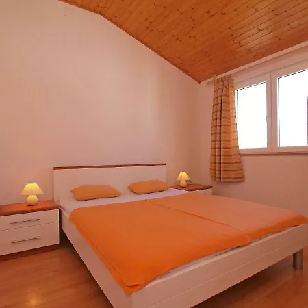 Jela * Vodice
